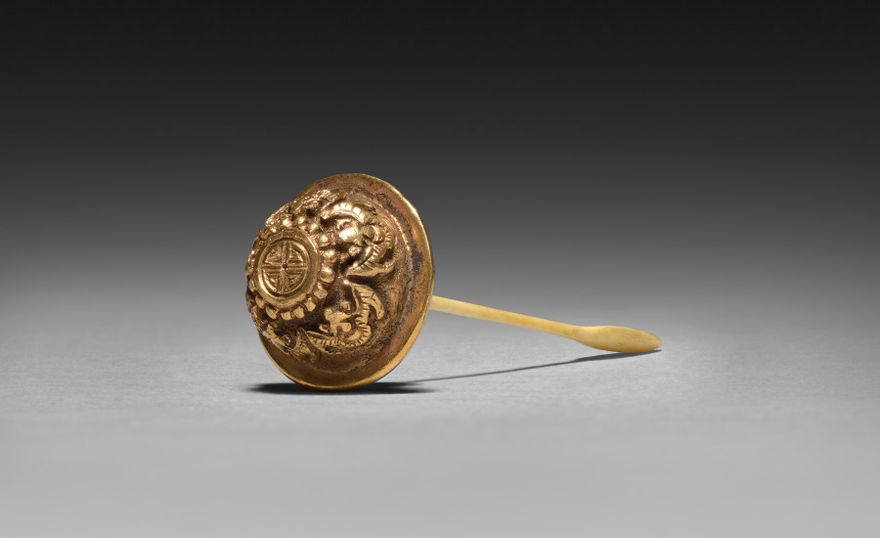 Snuff Bottle with European Figures (stopper)